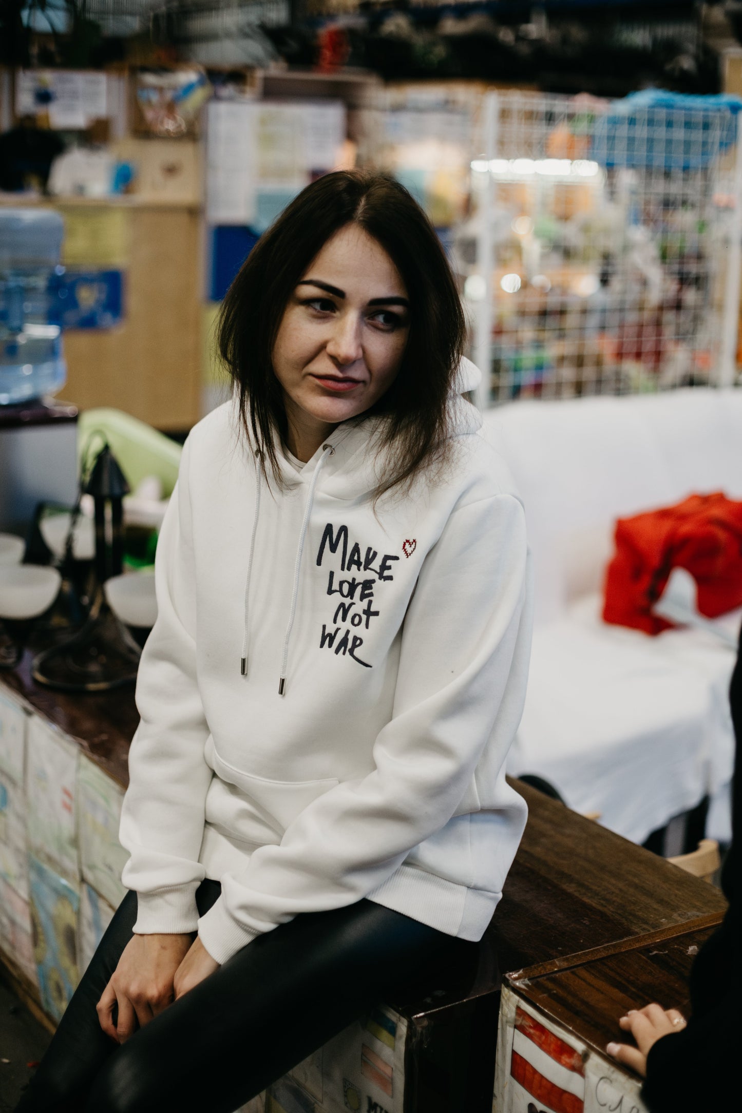 Black hoodie "Make love not war"