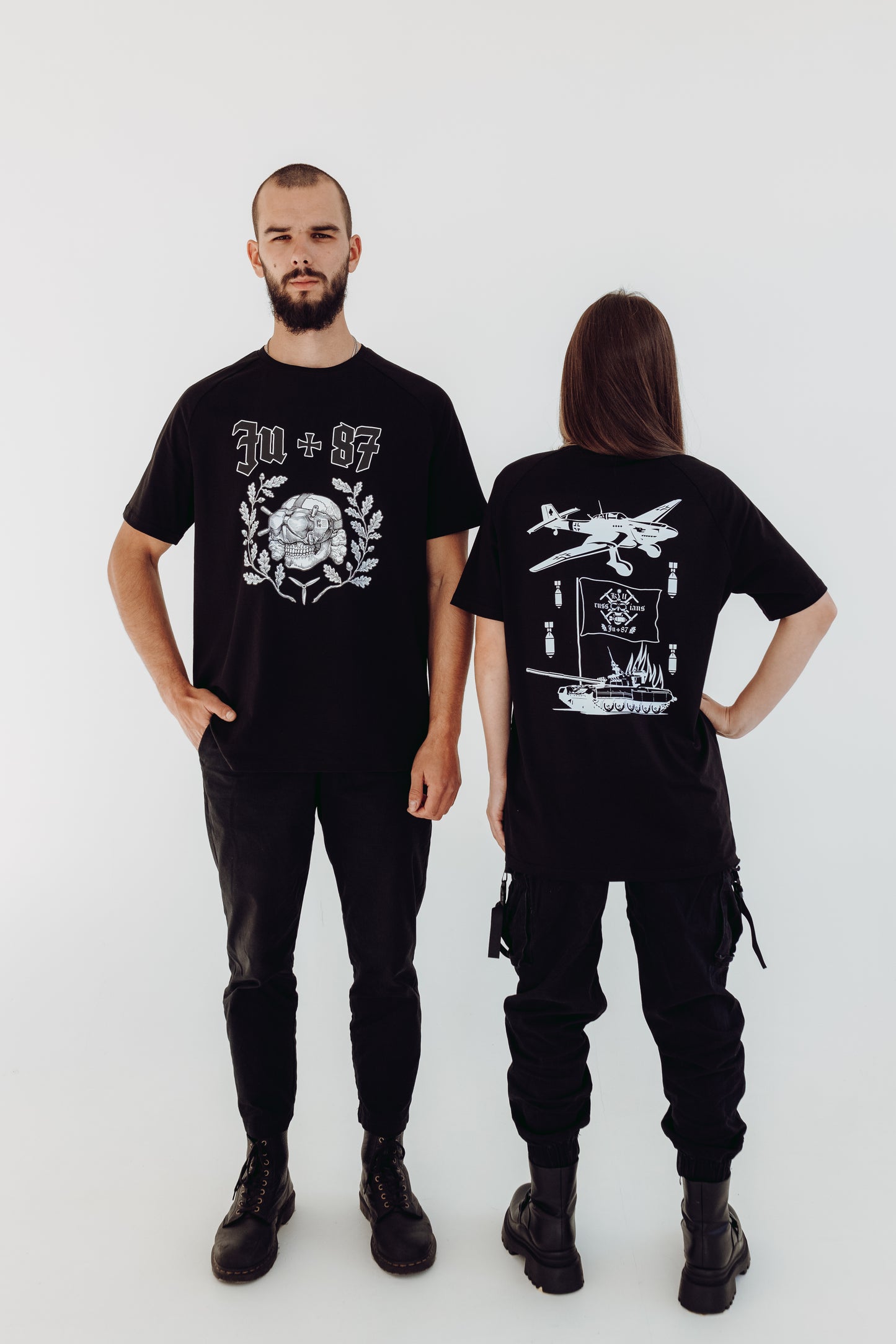 White T-shirt "Mūsu saule tumsā spīd"