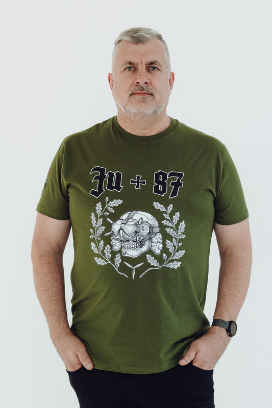 White T-shirt "Mūsu saule tumsā spīd"