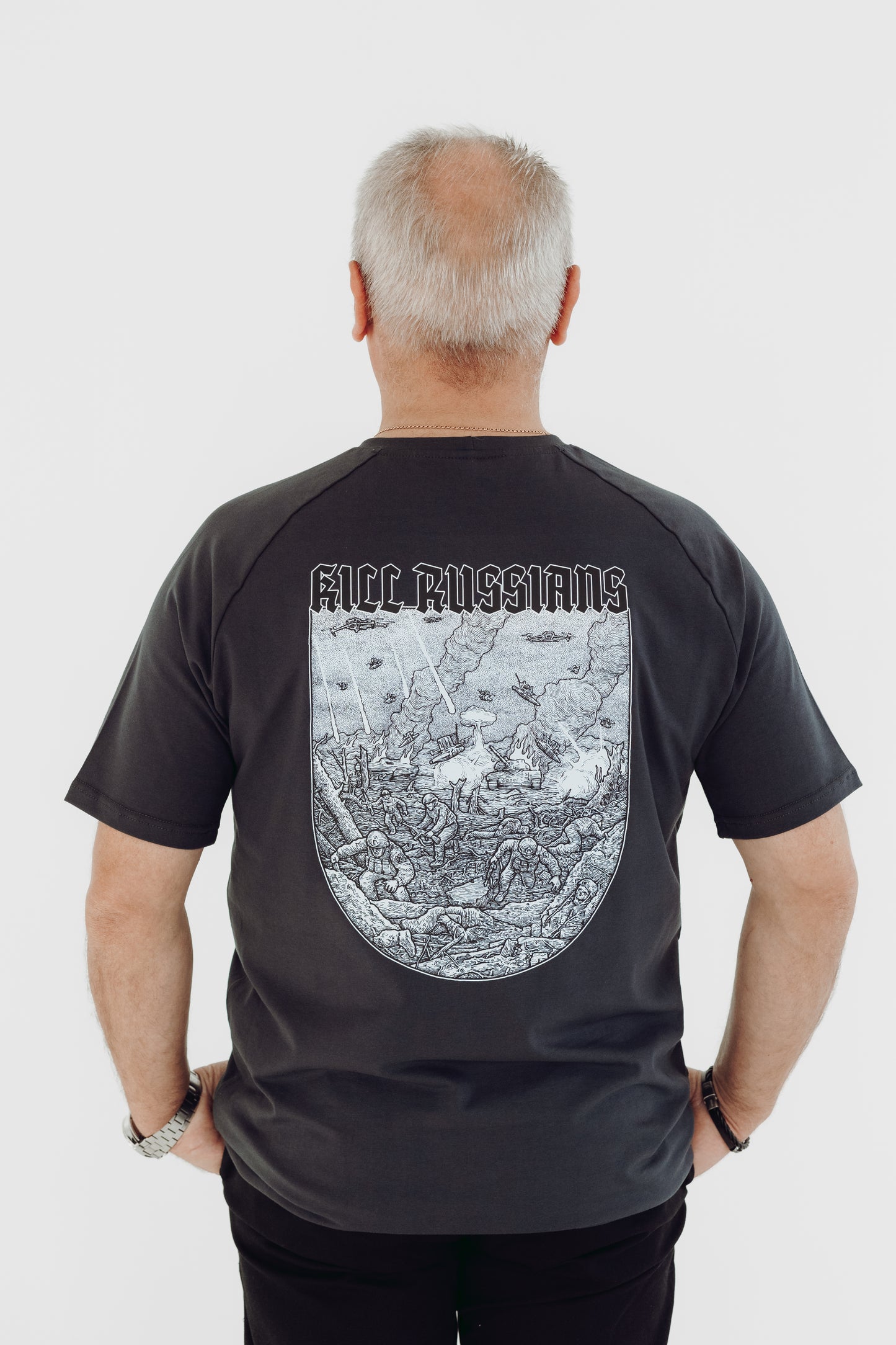 White T-shirt "Mūsu saule tumsā spīd"