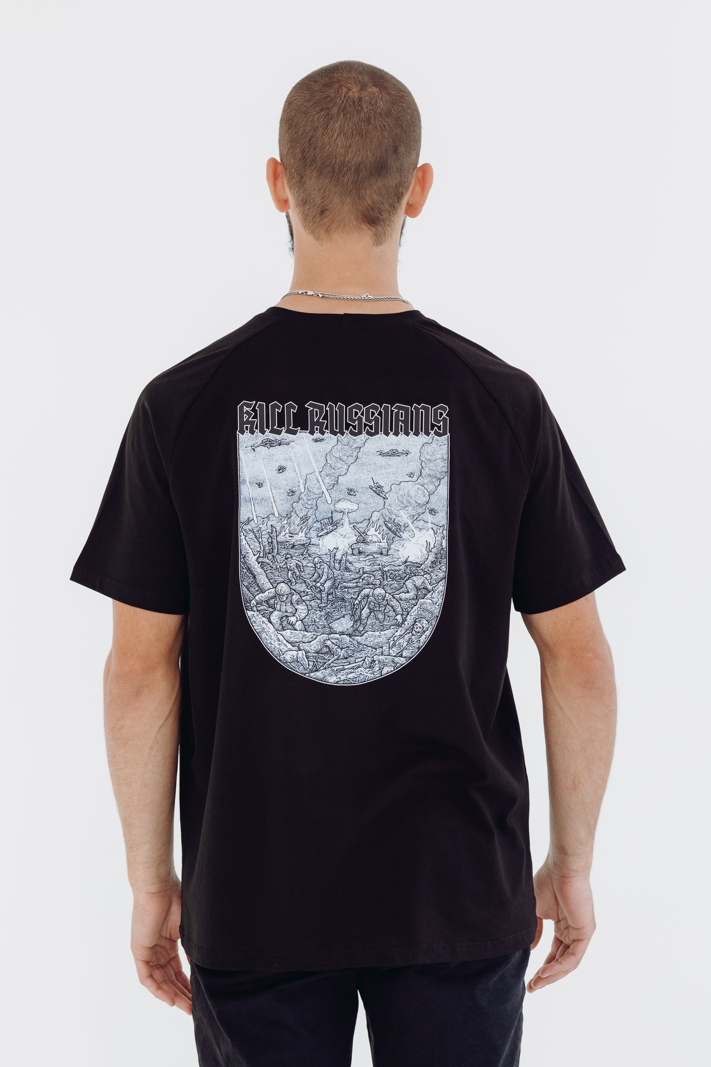 White T-shirt "Mūsu saule tumsā spīd"