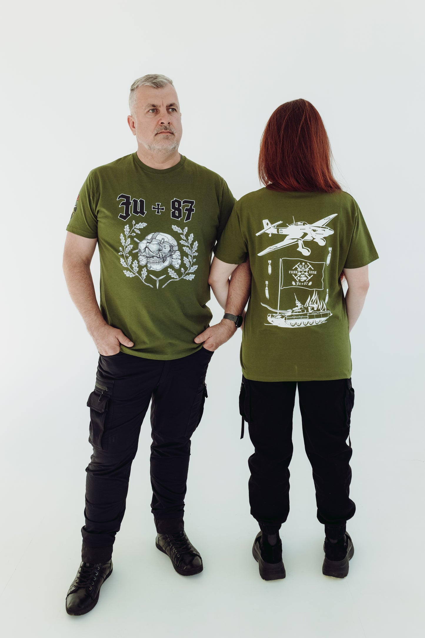 White T-shirt "Mūsu saule tumsā spīd"