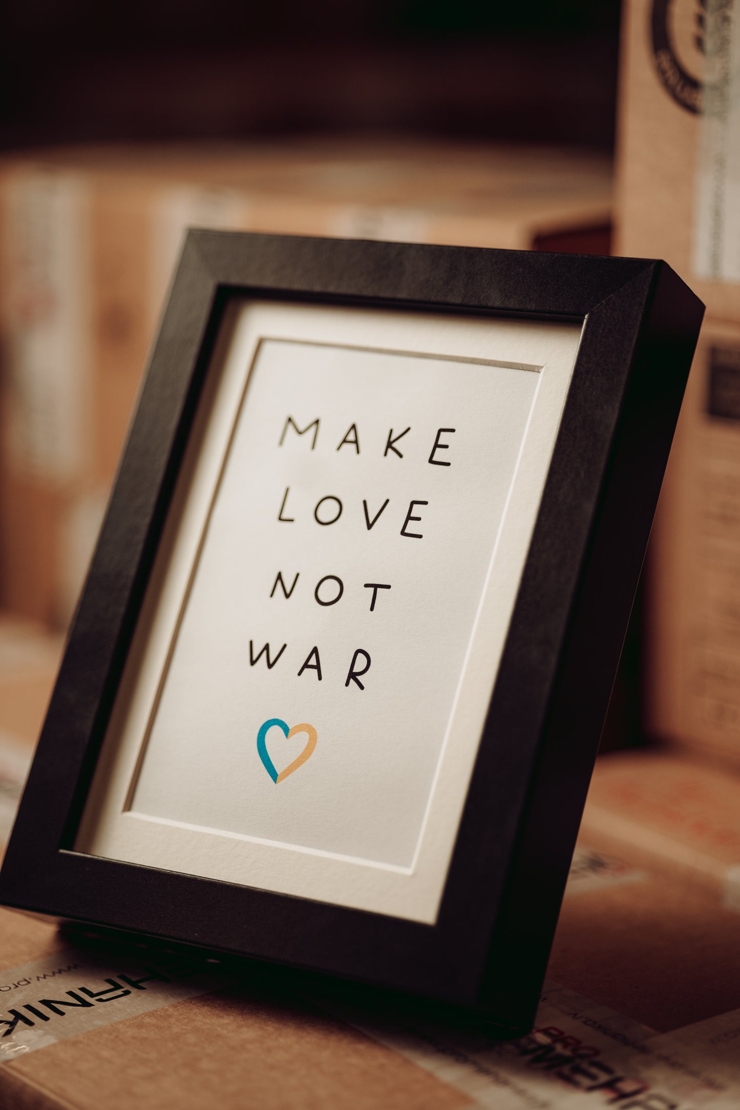 Рамка "Займайся коханням, а не війною"