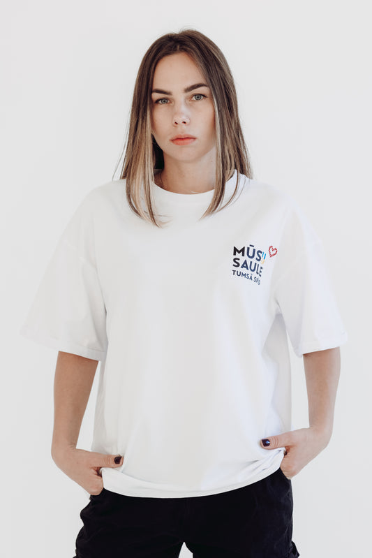 T krekls “Mūsu saule tumsā spīd”