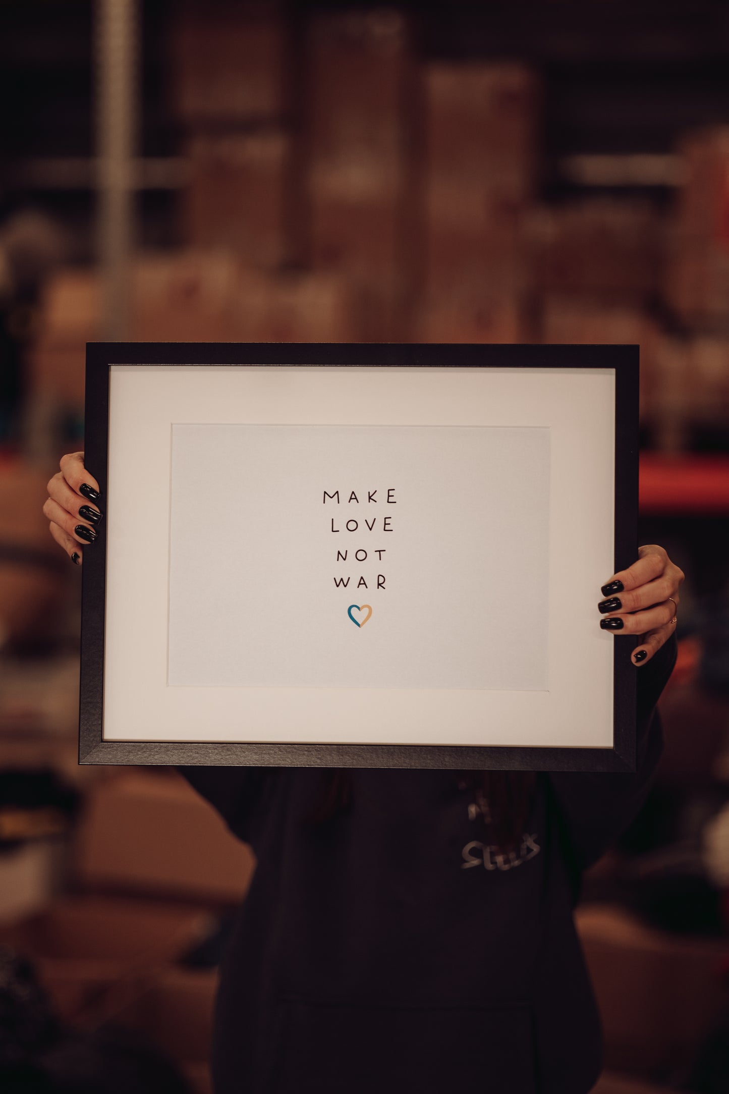 Рамка "Займайся коханням, а не війною"