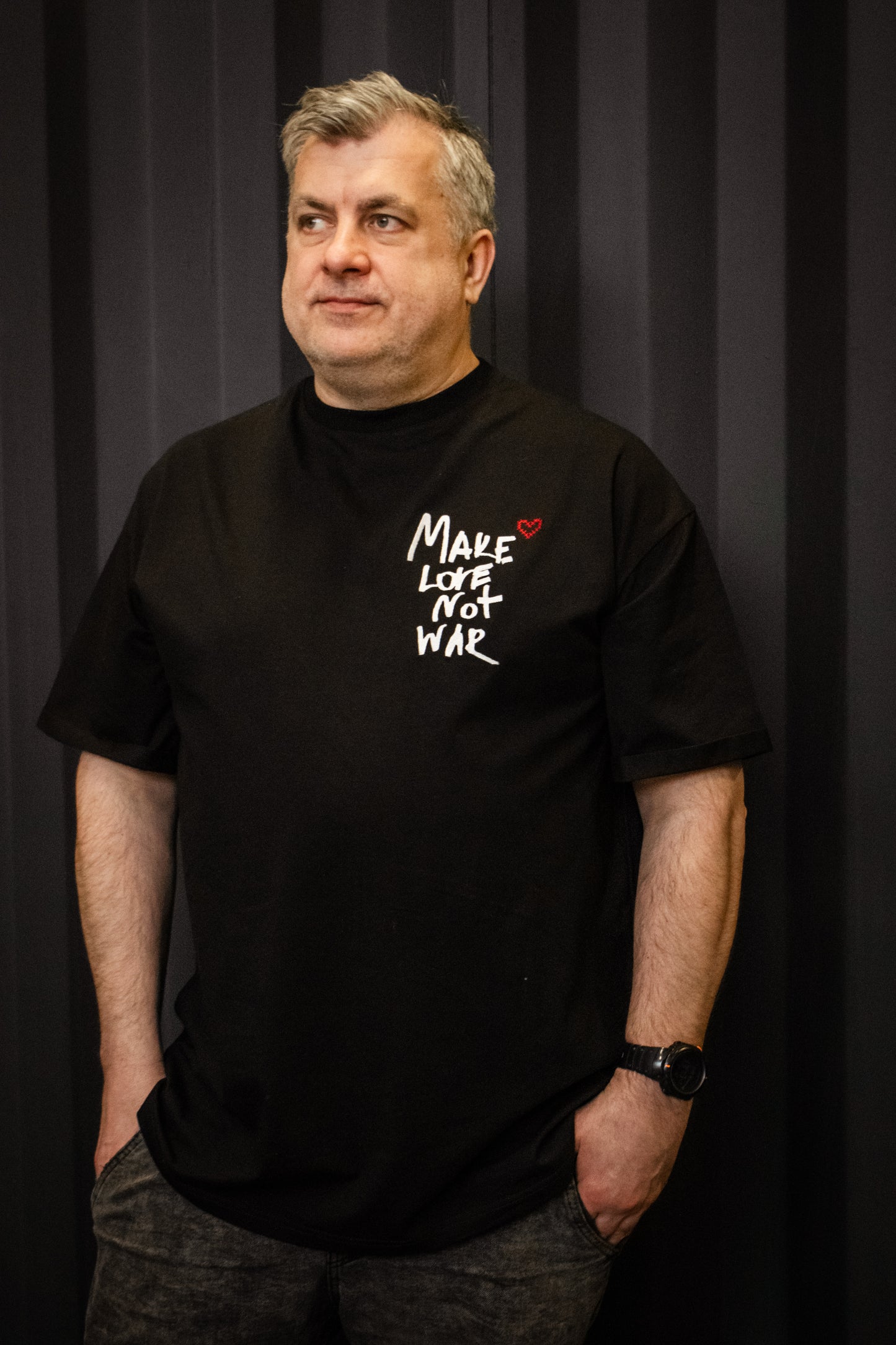 T krekls “Make love not war”