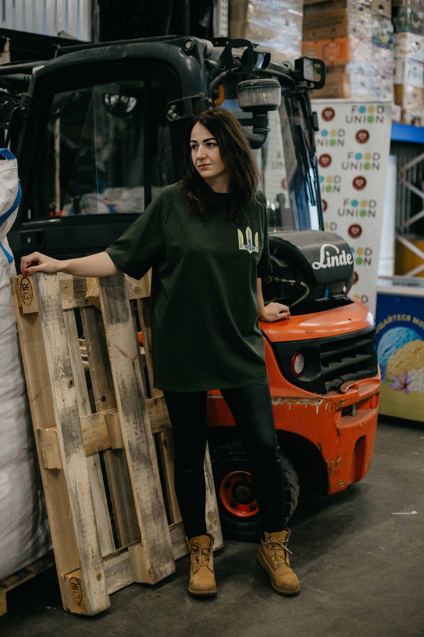 Green T-shirt "Coat of arms airplane"