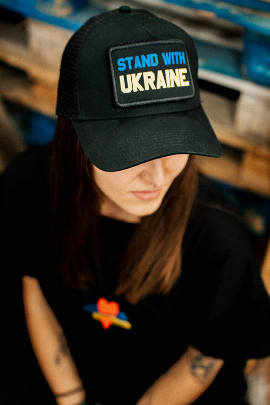 Cepure ar patčiem "Stand with Ukraine"