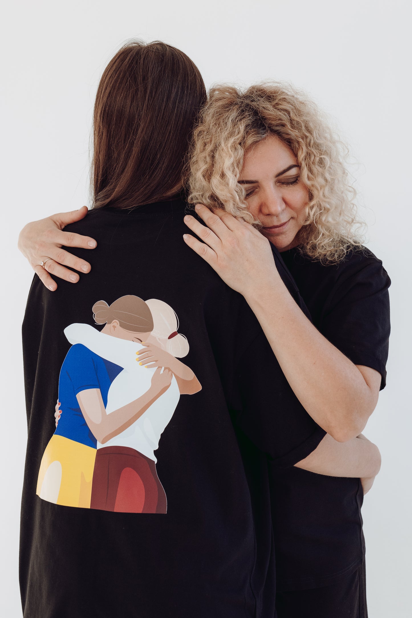 Black T-shirt "Sisters"